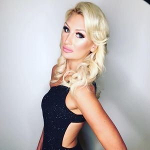 Meet your Posher, Whitney